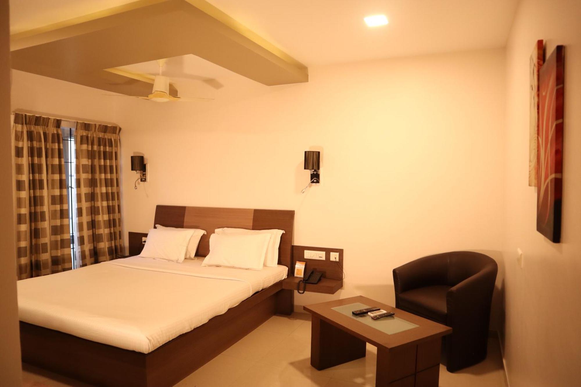 Hotel Maniam Classic West Wing Tiruppur Extérieur photo